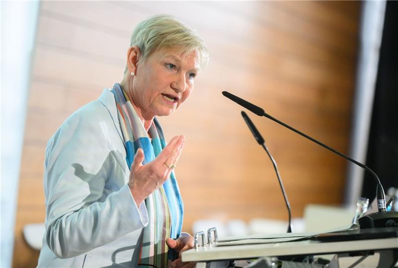 Bischöfin Fehrs: Alles tun, um einen Krieg zu verhindern Kirsten Fehrs, amtierende Vorsitzende des Rates der EKD, spricht.