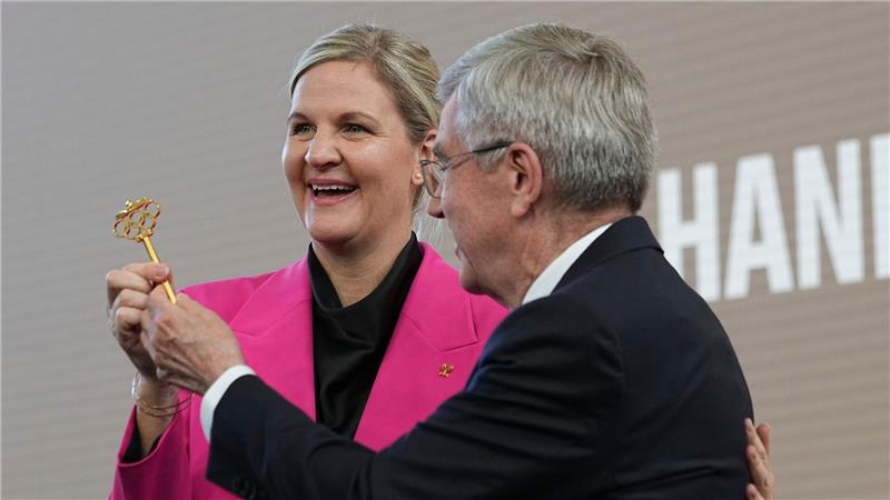 Schlüssel für Olympia: Bach übergibt beim IOC an Coventry Kirsty Coventry löst Thomas Bach an der Spitze des IOC ab.