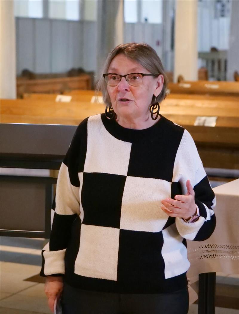 Kita-Leiterin Ina Woltmann spricht in der Marktkirche.