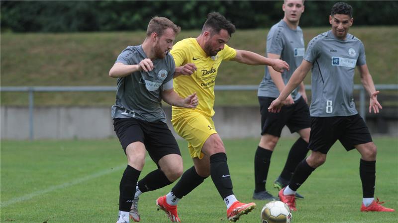 Klappt’s im fünften Anlauf mit dem ersten Heimsieg? Niklas Leowsky (M.) und der SV Rammelsberg wollen am Sonntag gegen den VfL Liebenburg wichtige Punkte für den Klassenerhalt holen.