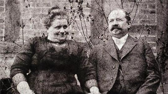Klara und Gustav Haasdorf führen ab 1896 die Gambrinus-Brauerei an der Springerstraße in der Goslarer Altstadt. Das Ehepaar hat einen Sohn und fünf Töchter.