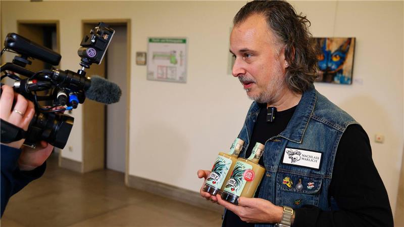 Likör ohne Ei darf „Likör ohne Ei“ heißen Klare Entscheidung des Landgerichts: Ole Wittmann darf seinen Likör ohne Ei „Likör ohne Ei nennen“