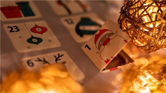 Klassisch und beliebt: Adventskalender mit Schokolade.