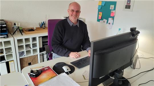 Klaus Marwede in seinem Büro. Der 62-Jährige ist Geschäftsführer des Bad Harzburger Unternehmens „kmb²“.