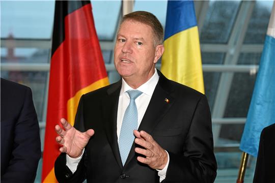 Klaus Werner Iohannis, rumänischer Staatspräsident, wird am 3. Juni im Rahmen eines Besuchs in Deutschland in Düsseldorf mit dem Staatsbürgerpreis der Staatsbürgerlichen Stiftung Bad Harzburg ausgezeichnet. Foto: dpa