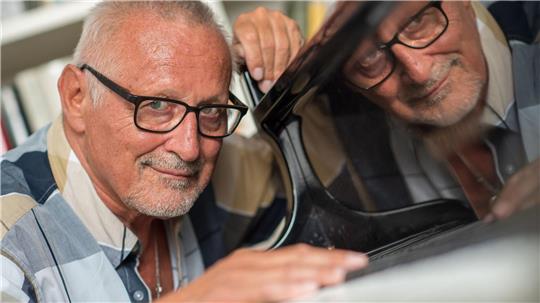 Klavierspielen kann Konstantin Wecker wegen Nervenschäden an der Hand laut eigenem Bekunden nicht mehr. (Archivbild)