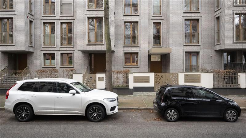 Kleine Autos werden seltener - SUVs und Geländewagen nicht. (Archivbild)