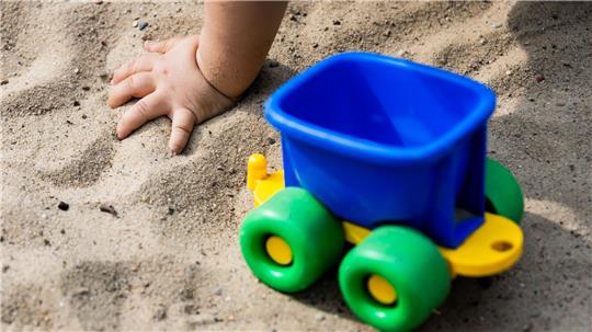 Kleine Kinder brauchen eine Aufsicht. (Symbolbild)
