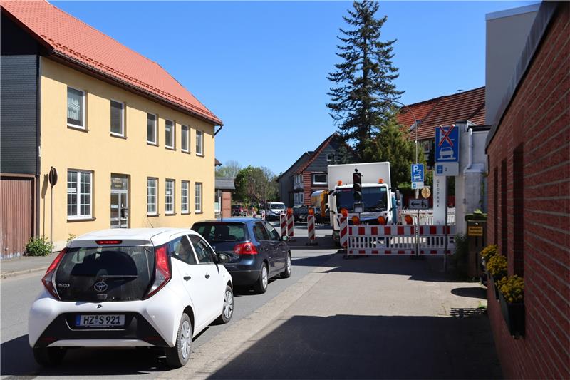 Wolfshagen: Brücke und Ortsdurchfahrt werden saniert Kleiner Rückstau an den Ampeln. Foto: Neddermeier