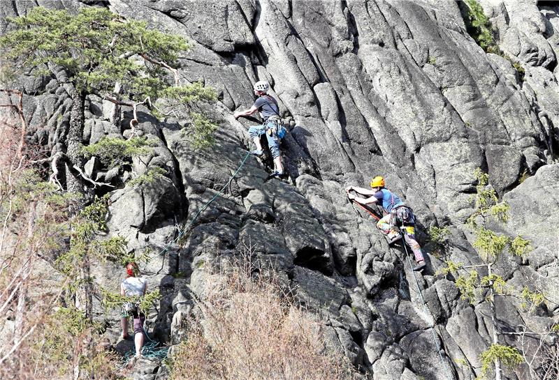 Unfall im Okertal: Kletterer stürzt an Marienwand ab – tot Kletterer an der Marienwand. Symbolfoto: GZ-Archiv