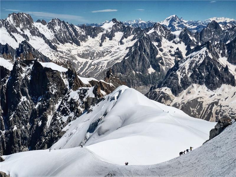 Kletterer auf dem Weg zum Montblanc an der französisch-italienischen Grenze. (Archivbild)
