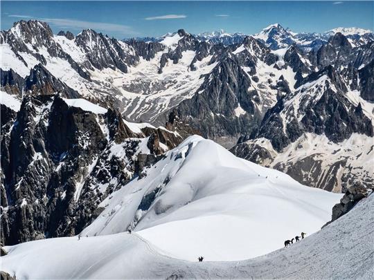 Kletterer auf dem Weg zum Montblanc an der französisch-italienischen Grenze. (Archivbild)