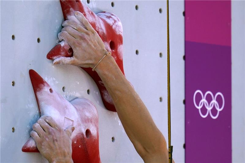 Hungern, bis Periode ausbleibt: Essstörungen im Klettern Klettern gehörte 2021 in Tokio erstmals zum olympischen Programm. Die Szene diskutiert derzeit über Essstörungen.