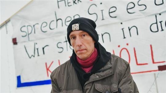 Klimaaktivist Wolfgang Metzeler-Kick im Hungerstreik-Camp in Berlin.