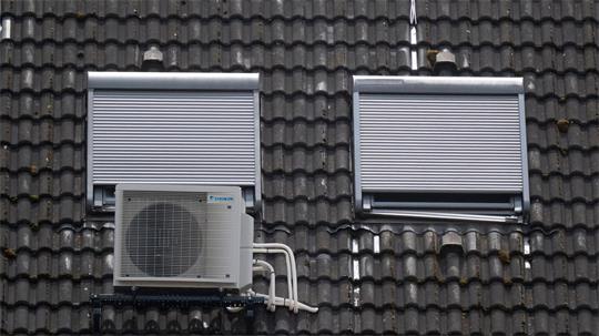 Klimaanlagen können die Temperaturen in Gebäuden deutlich senken.