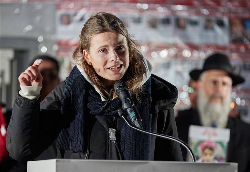 Neubauer hält an Namen „Fridays for Future” fest Klimaschutzaktivistin Luisa Neubauer spricht während der Gedenkveranstaltung zum 85. Jahrestag der Pogromnacht in Hamburg.