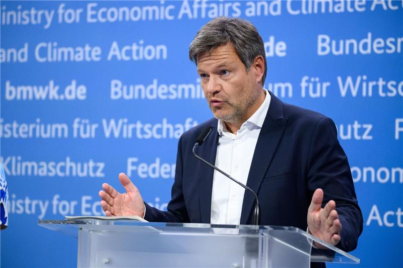 Habeck bringt Klimapaket auf den Weg Klimaschutzminister Robert Habeck: «Wir haben das Schiff wieder auf Kurs gebracht.»