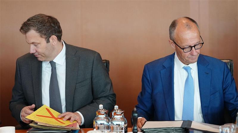 Klingbeil und Merz im Kabinett