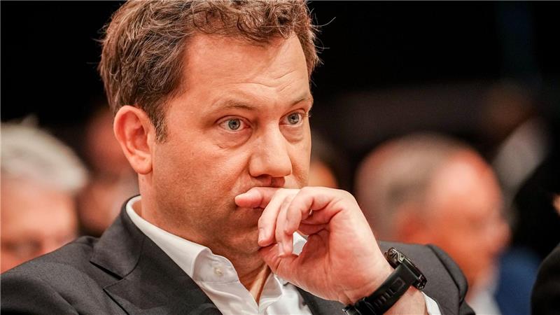 Partei sucht Kompass: Sechs Fragen nach dem SPD-Parteitag Klingbeil will seinen Kurs nicht ändern.