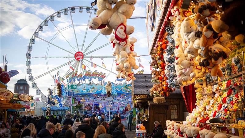 Knapp 200 Buden und Attraktionen hat die diesjährige Osterwiese zu bieten.