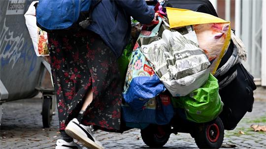 Knapp eine halbe Million Menschen sind von den Kommunen untergebracht, weil sie keine eigene Wohnung haben. (Symbolbild) 
