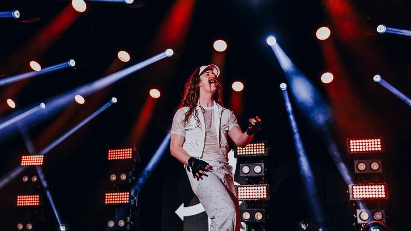 Kanadier gewinnt Luftgitarren-WM in Finnland Knowles gewann gleich bei seiner ersten Teilnahme.