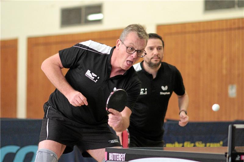 Nordharzer Tischtennis-Teams mit großen Sorgenfalten Knut Karges (l.) und Stephan Wilamowski wollen mit dem ESV Goslar noch den Abstieg aus der Bezirksoberliga verhindern. Der Rückrundenauftakt führt gleich zum Tabellenführer. Foto: Gietemann