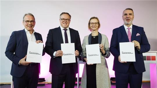 Koalitionsvertrag von CDU, BSW und SPD in Thüringen perfekt 