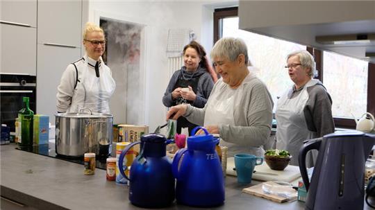 Kochen für Senioren ist eines der Angebote des Projekts "Aktiv am Küchentisch". Nun stellt sich das Team in Goslar vor.