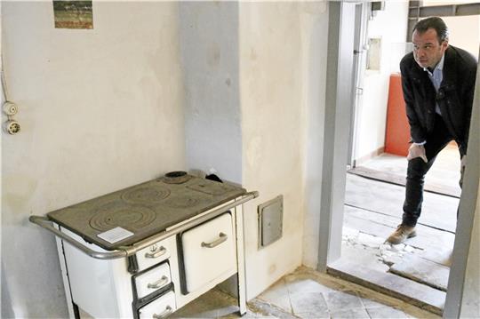 Kochen wie in alten Zeiten: Ein kleiner Herd gehört zur sparsamen Einrichtung des Bergmannshauses.  Fotos: Hartmann