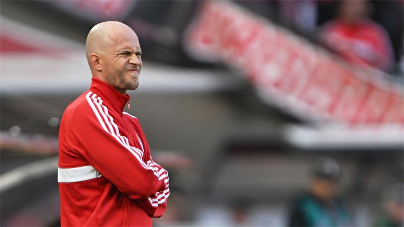 Gladbach-Fans randalieren bei Kölner Sieg im Rheinderby Kölns Trainer René Wagner sah kein anspruchsvolles Spiel.
