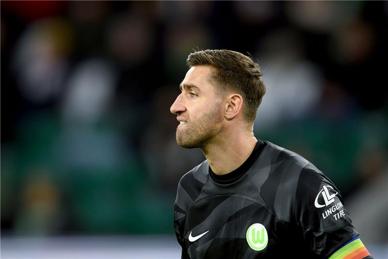 Casteels-Comeback verschoben: Torwart fehlt Wolfsburg weiter Koen Casteels vom VfL Wolfsburg steht auf dem Spielfeld.
