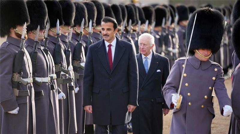 Kate und William begrüßen Emir von Katar zum Staatsbesuch König Charles III. (M.) empfing den Emir auf dem Paradeplatz Horse Guards Parade.