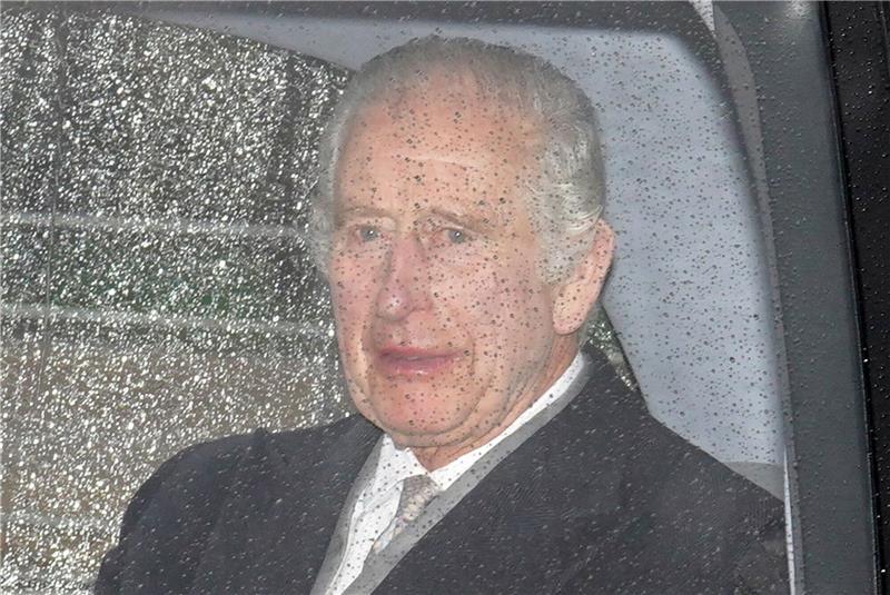 König Charles III. kehrt nach Bekanntgabe seiner Krebsdiagnose ins Clarence House in London zurück.