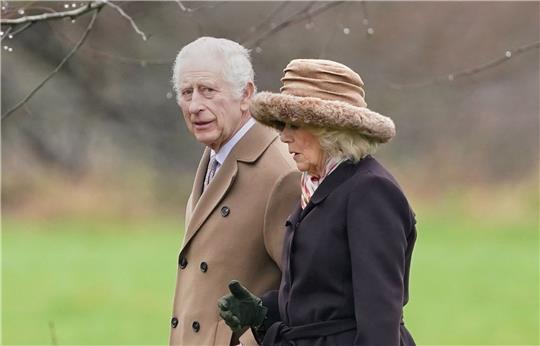 König Charles III. und Königin Camilla besuchen den Sonntagsgottesdienste in der St. Mary Magdalene Church in Sandringham.