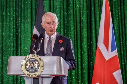 König Charles III. von Großbritannien hält seine Rede während des Staatsbanketts im State House in Nairobi.