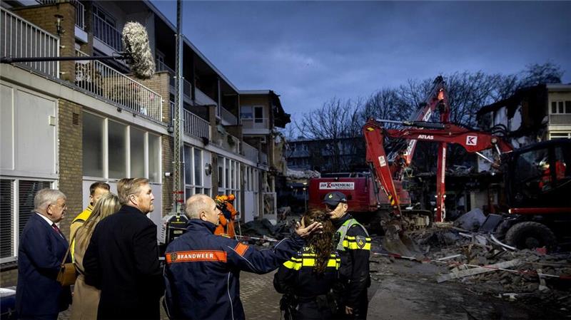 Nach Explosion: Königspaar besucht Unglücksort in Den Haag König Willem Alexander und Königin Maxima besuchen den Katastrophenort am Tarwekamp.