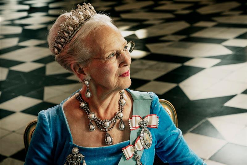 Vor Thronwechsel: Königin Margrethe muss nochmal ran Königin Margrethe II. kündigte in ihrer Neujahrsansprache an, dass sie am 14. Januar 2024 als Königin von Dänemark zurücktreten werde.