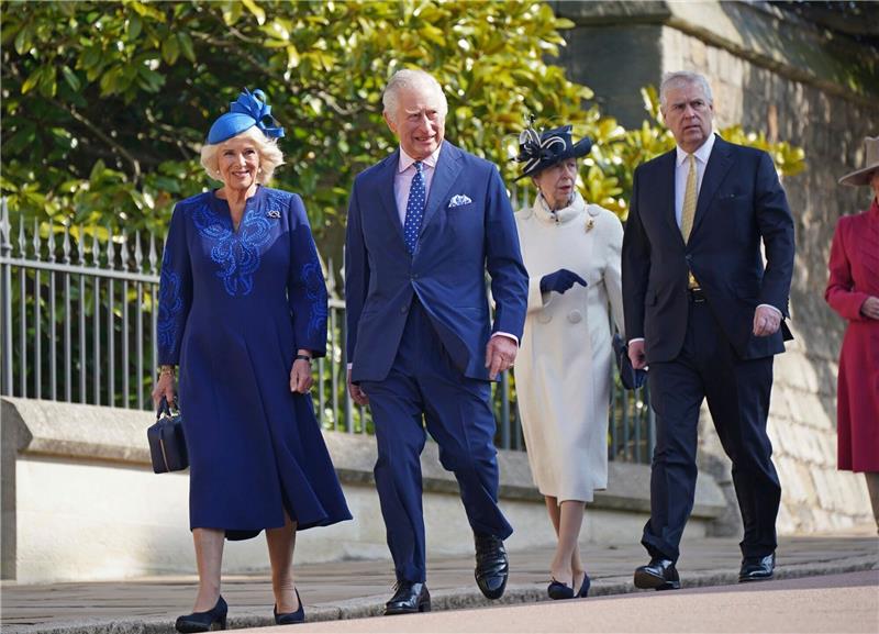 Royals feiern Ostern in Windsor - auch Prinz Andrew dabei Königsgemahlin Camilla, König Charles, Princess Anne und Prinz Andrew an der St. George's Chapel auf Schloss Windsor.