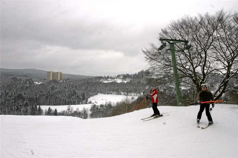 Können die Snowboard- und Skifahrer unter den Kurgästen den Skilift bald kostenlos nutzen? Der CDU-Ortsverband setzt sich dafür ein.  Archivfoto: Eggers