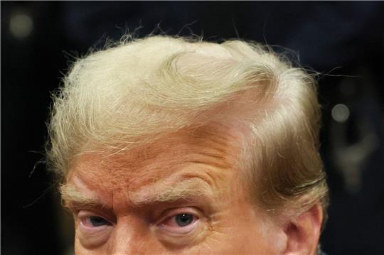 Können diese Augen lügen? Donald Trump beteuert in allen Verfahren seine Unschuld.