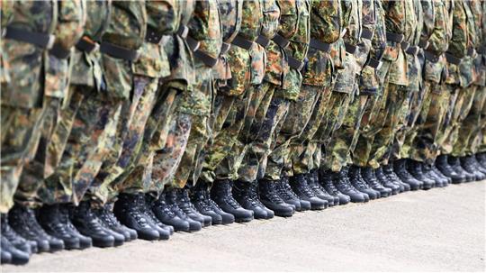 Könnte Deutschlands größter Vermieter Vonovia auch Wohnungen für Soldaten bereitstellen? Ja, sagt Konzernchef Rolf Buch. (Archivbild)