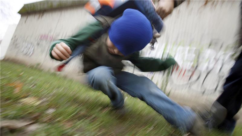 Körperliche Gewalt auf dem Schulhof und in Klassenzimmern nimmt zu. Ein Fall an der Realschule Goldene Aue sorgt für Verwerfungen zwischen der Opfer-Mutter und der Schulleitung.