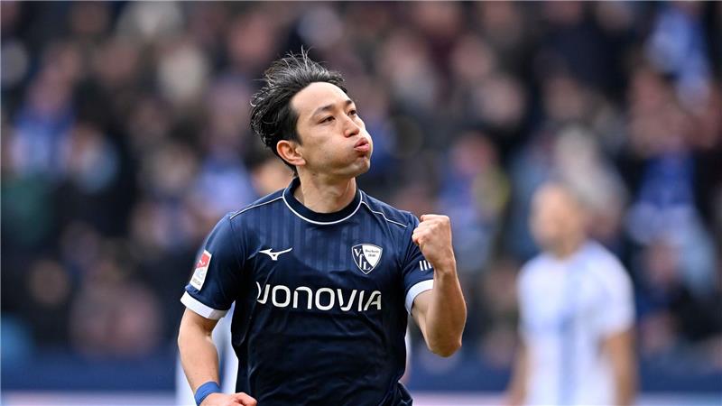 Spitzenreiter Schalke unterliegt Bochum im Revierduell Koji Miyoshi ließ den VfL früh jubeln.