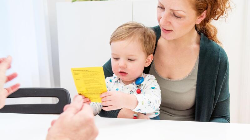 So schützen Sie Ihre Kleinen vor Kinderkrankheiten Kombinationsimpfstoffe können die Anzahl der Injektionen deutlich reduzieren und damit die Umsetzung von Impfempfehlungen erleichtern.