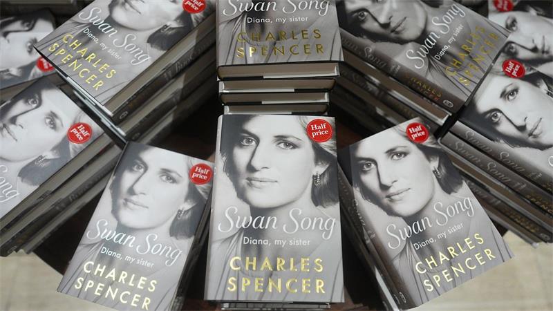 Kommentatoren in Großbritannien gehen von einem breiten Interesse für das Buch von Charles Spencer aus.