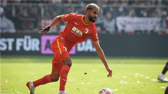 Kommt als Leihgabe vom FC Augsburg zu Hannover 96: Stürmer Elias Saad. (Archivbild) 