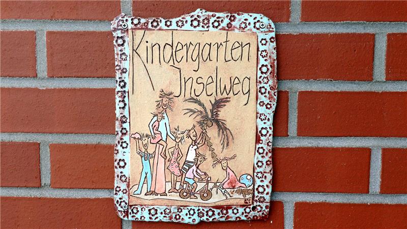 Schild des Schladener Kindergartens Inselweg.
