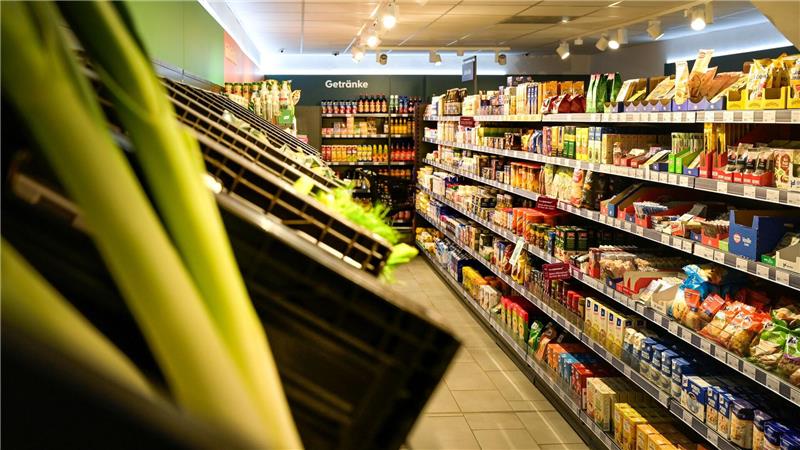 Kompakt und jederzeit zugänglich: Neue Ladenkonzepte reagieren auf das Supermarktsterben auf dem Land. (Archivbild)