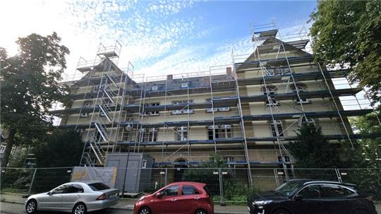 Komplett eingerüstet: Das alte Stadtarchiv wird zum neuen Domizil für die RG-Oberstufe umgebaut.